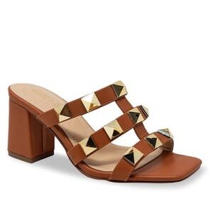 NIB CHASE & CHLOE
Brie Pyramid Stud Slide Mule In Tan Pu